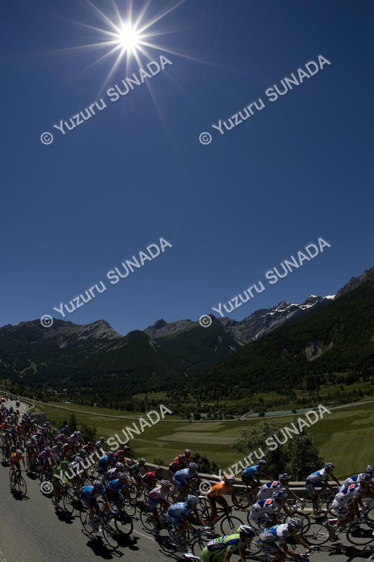 Peloton on Col du Lautaret002p.jpg